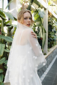 Svadobný závoj s 3D kvietkami