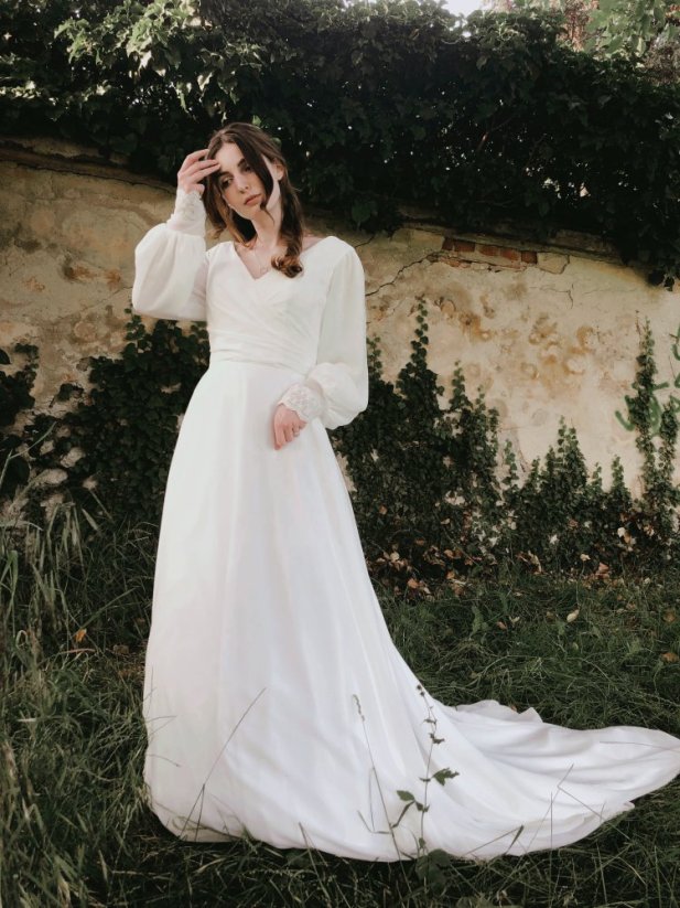 Darija PLUS SIZE - Farba šiat: Ivory, Veľkosť šiat (PLUS SIZE): 52, Typ viazania: Šnurovačka