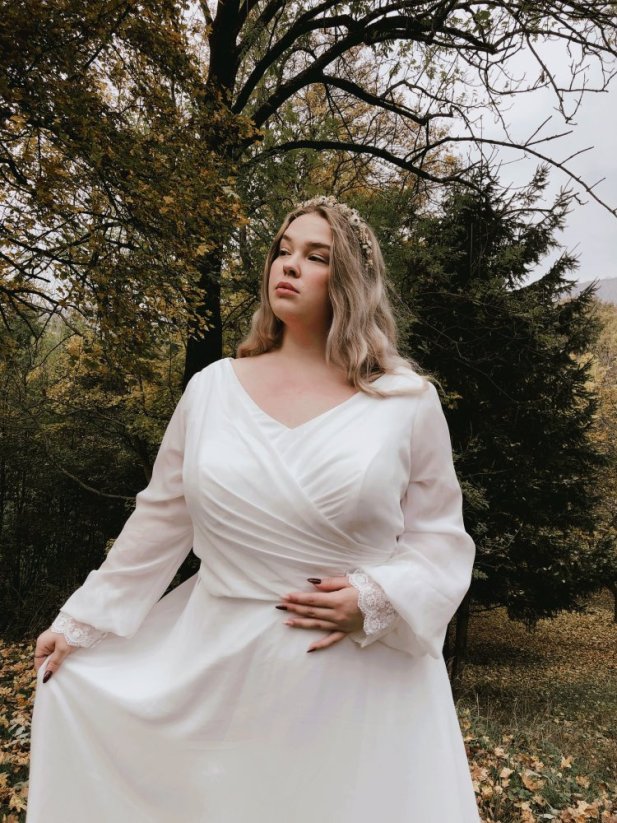 Darija PLUS SIZE - Farba šiat: Ivory, Veľkosť šiat (PLUS SIZE): 52, Typ viazania: Šnurovačka