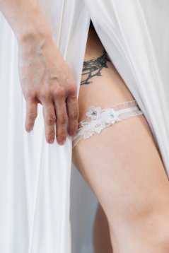 Svadobný podväzok - biely