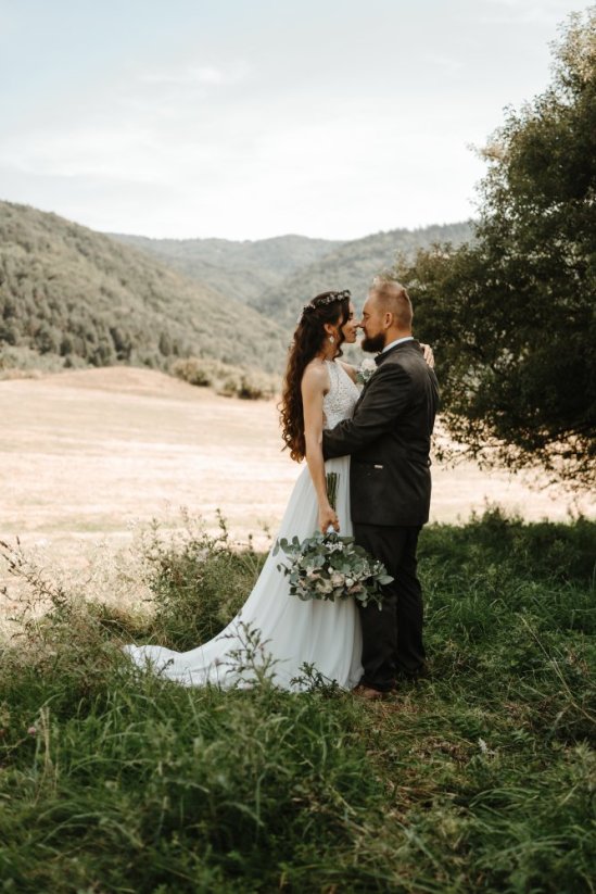 Ruth - Farba šiat: Ivory, Veľkosť šiat: 32, Typ viazania: Zips