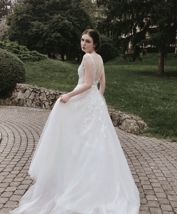 Amélia - Farba šiat: Ivory, Veľkosť šiat: 42, Typ viazania: Šnurovačka