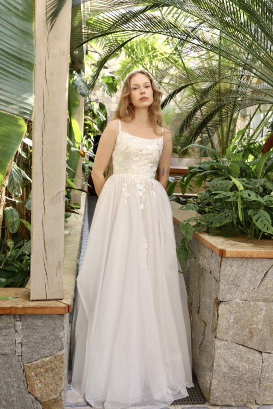 AURÉLIA - Farba šiat: Ivory, Veľkosť šiat: 38, Typ viazania: Šnurovačka