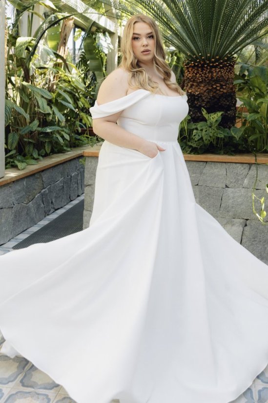 CARMEN - Farba šiat: Ivory, Veľkosť šiat (PLUS SIZE): 48, Typ viazania: Šnurovačka
