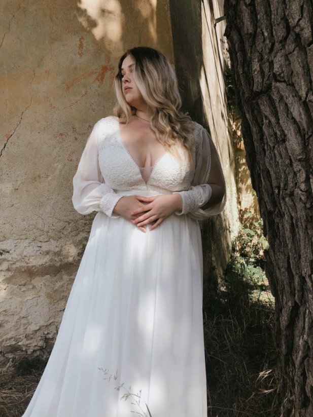 Lívia PLUS SIZE - Farba šiat: Ivory, Veľkosť šiat (PLUS SIZE): 44, Typ viazania: Šnurovačka