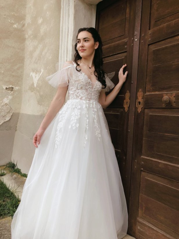 Adele - Farba šiat: Ivory, Veľkosť šiat: 38, Typ viazania: Zips