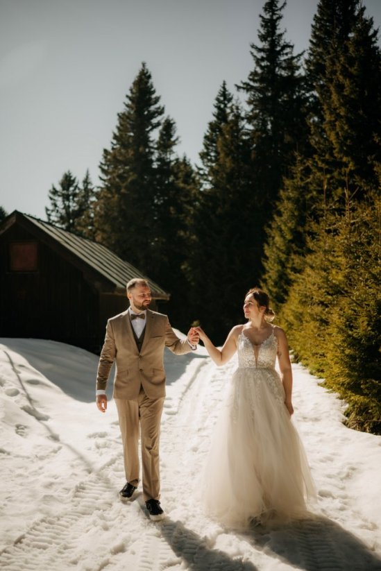 Anabela - Farba šiat: Ivory, Veľkosť šiat: 34, Typ viazania: Zips