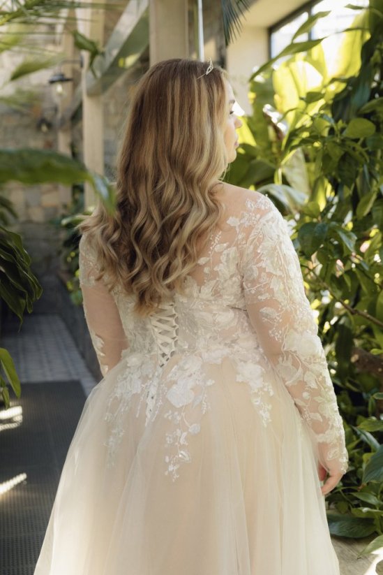VERONIKA - Farba šiat: Champagne, Veľkosť šiat (PLUS SIZE): 46, Typ viazania: Šnurovačka