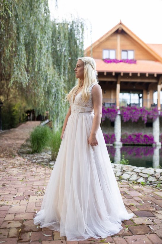 Frederika - Farba šiat: Champagne, Veľkosť šiat: 38, Typ viazania: Šnurovačka