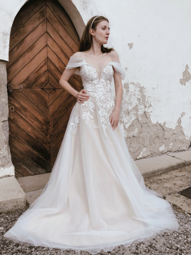 Tatiana - Farba šiat: Champagne, Veľkosť šiat: 32