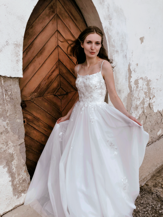 Aurélia - Farba šiat: Ivory, Veľkosť šiat: 38, Typ viazania: Šnurovačka