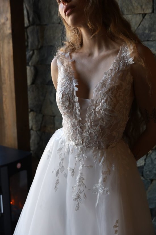 LIANA IVORY - Farba šiat: Ivory, Veľkosť šiat: 34, Typ viazania: Šnurovačka