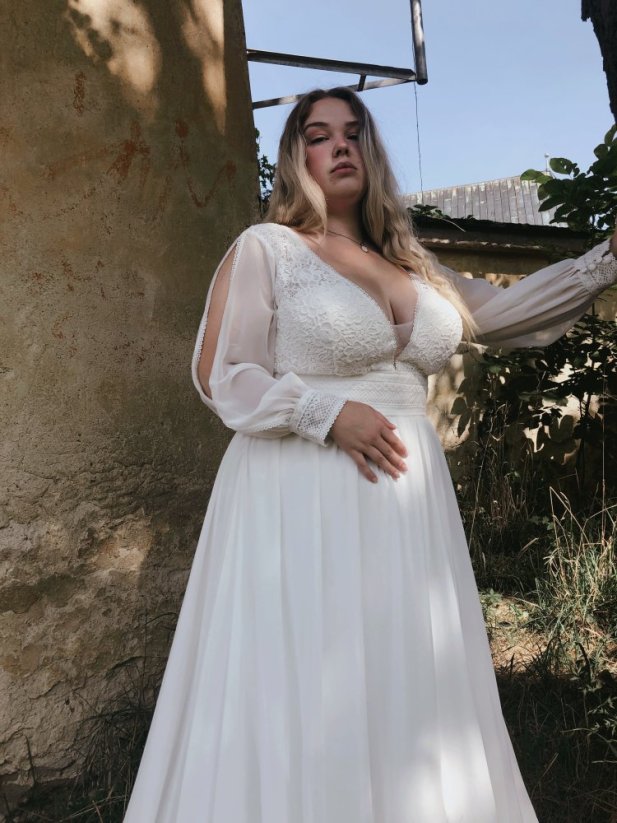 Lívia PLUS SIZE - Farba šiat: Ivory, Veľkosť šiat (PLUS SIZE): 44, Typ viazania: Šnurovačka