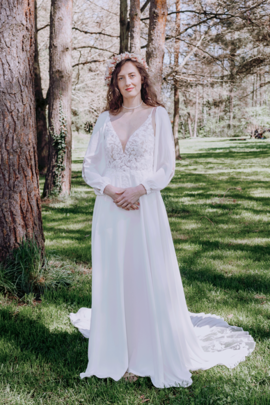 Laura - Farba šiat: Ivory, Veľkosť šiat: 36, Typ viazania: Šnurovačka