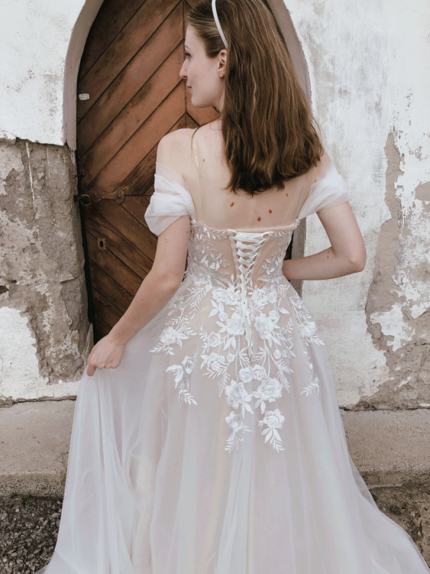 Tatiana - Farba šiat: Champagne, Veľkosť šiat: 32