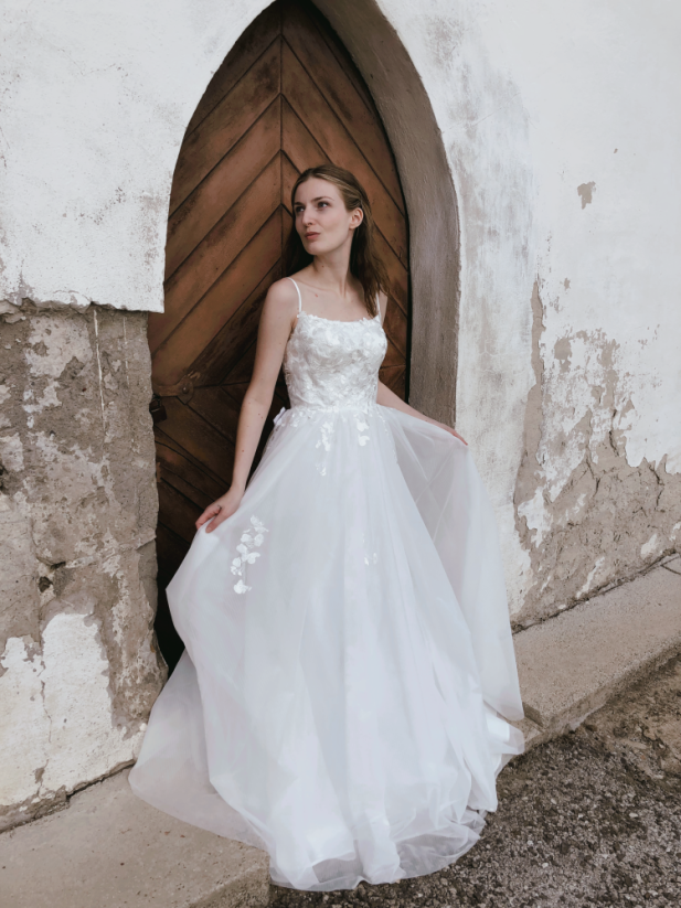 Aurélia - Farba šiat: Ivory, Veľkosť šiat: 38, Typ viazania: Šnurovačka