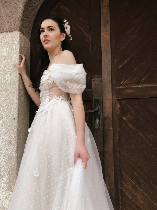 Francesca - Farba šiat: Champagne, Veľkosť šiat: 36, Typ viazania: Šnurovačka