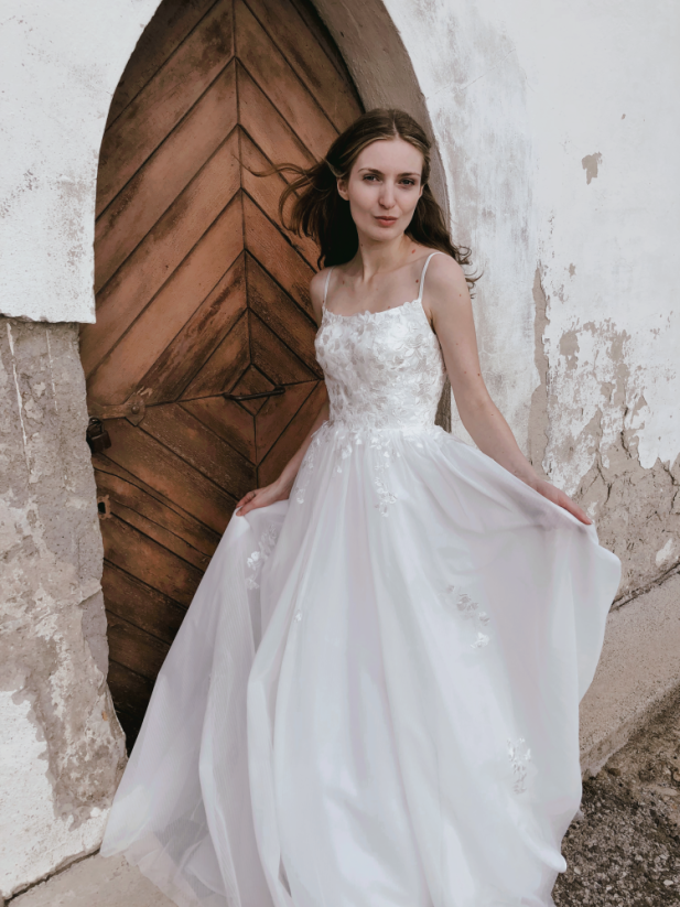 Aurélia - Farba šiat: Ivory, Veľkosť šiat: 38, Typ viazania: Šnurovačka