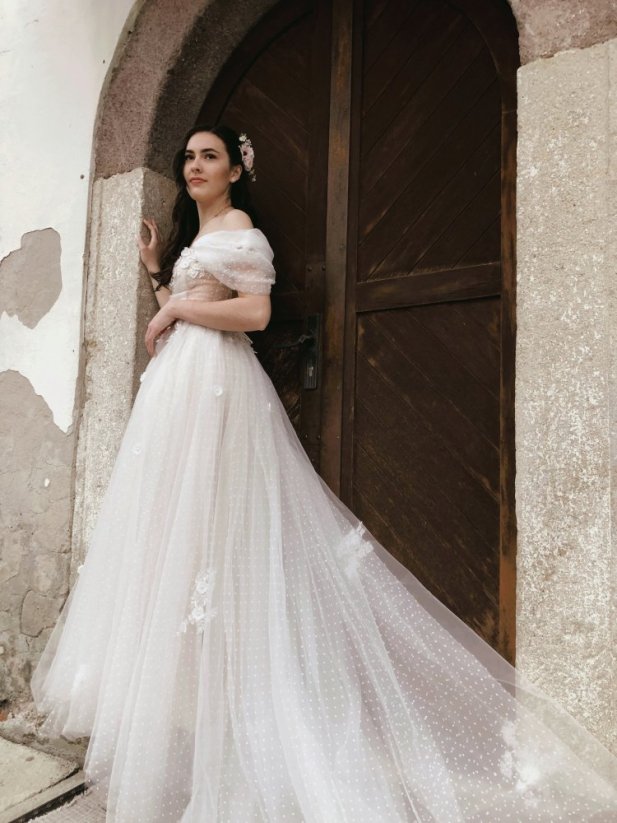 Francesca - Farba šiat: Champagne, Veľkosť šiat: 36, Typ viazania: Šnurovačka