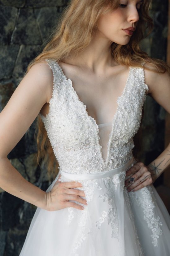AMÉLIA - Farba šiat: Ivory, Veľkosť šiat: 32, Typ viazania: Šnurovačka