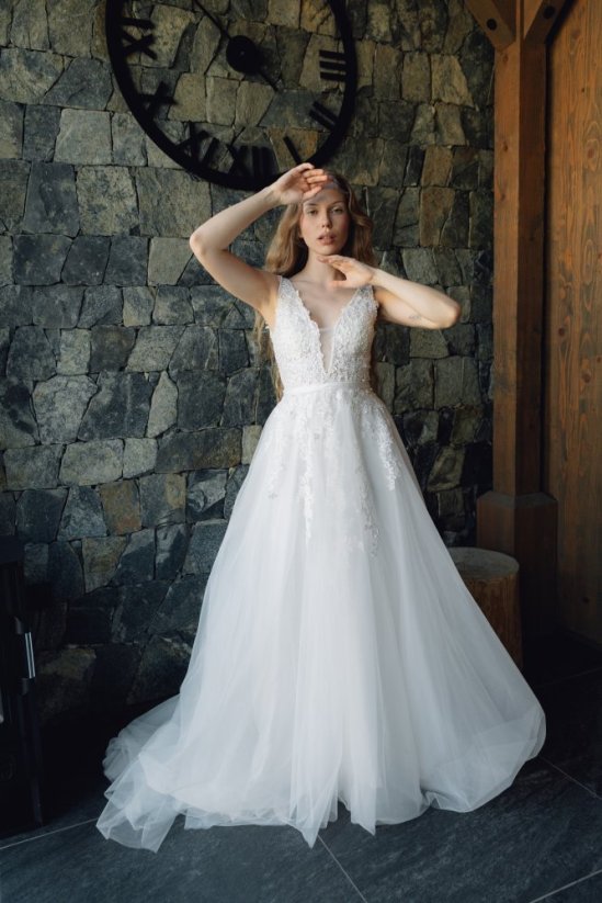 AMÉLIA - Farba šiat: Ivory, Veľkosť šiat: 32, Typ viazania: Šnurovačka