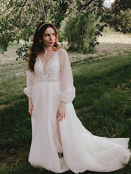 Divožienka - Farba šiat: Ivory, Veľkosť šiat: 42, Typ viazania: Šnurovačka
